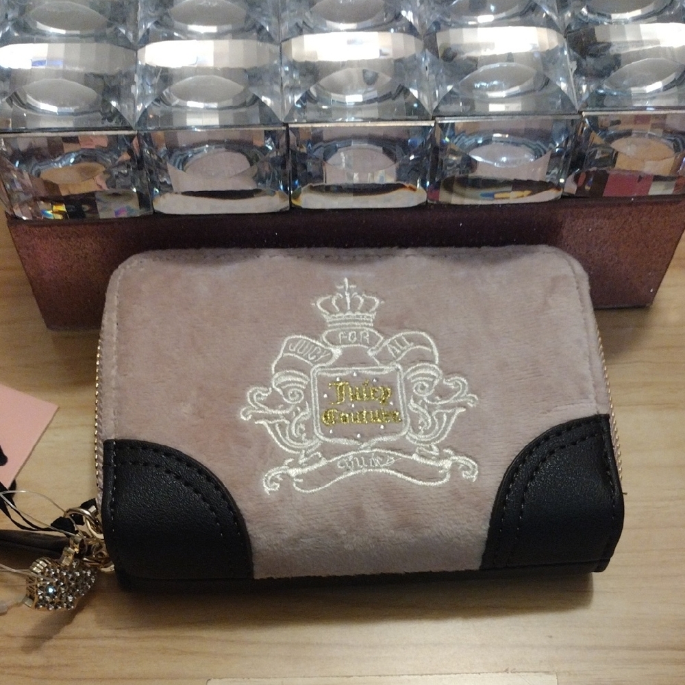Juicy For All Double Zip Around Wallet Blush/ Brown 🆕